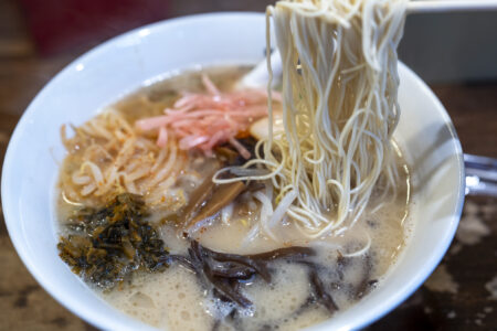 博多ラーメン渦流のラーメンリフトアップ