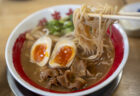 ラーメン東大のラーメンリフトアップ