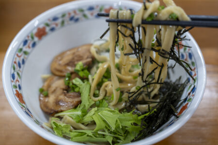 麺や kyoの油そばリフトアップ