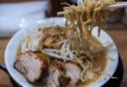 ラーメンチョモランマの小ラーメンリフトアップ