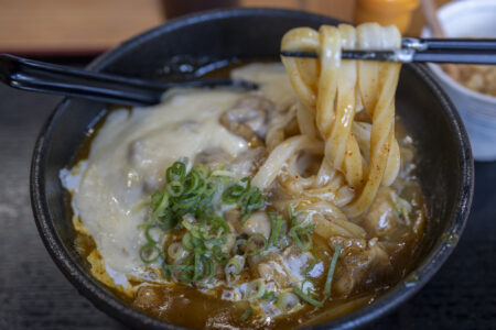 手打うどんまつばらの宮崎地鶏チキンカレーうどんリフトアップ