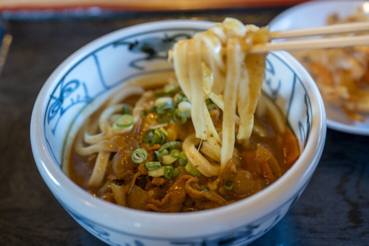 ふるかわうどんのチーズカレーうどんリフトアップ
