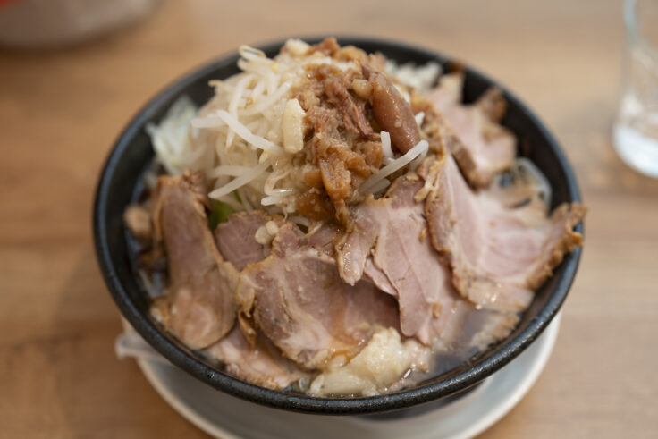 北九州ぶた麺 高松シンボルタワーにやどかりました。 〜ラードメイカ〜の二郎系ラーメン