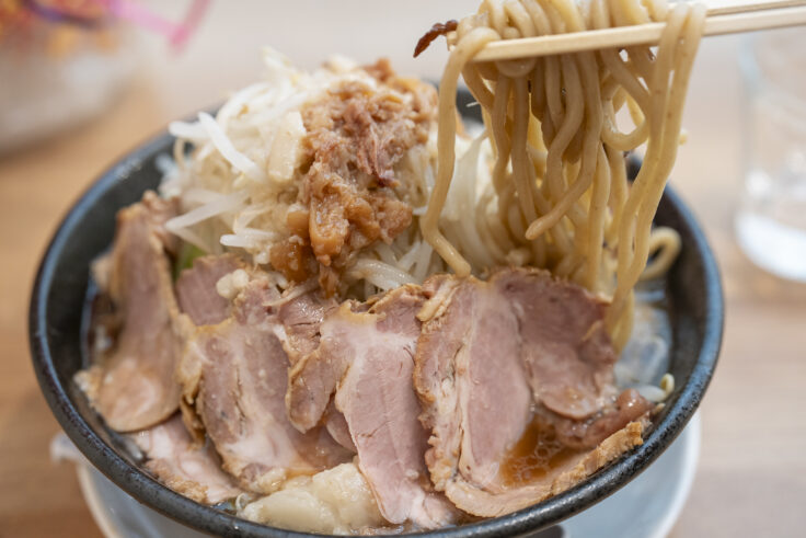 北九州ぶた麺 高松シンボルタワーにやどかりました。 〜ラードメイカ〜の二郎系ラーメンリフトアップ