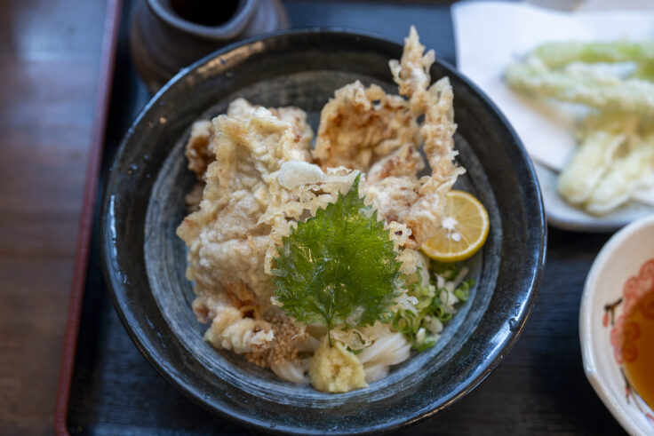 画像 手打ちうどん 飩兵衛のとり天ぶっかけ
