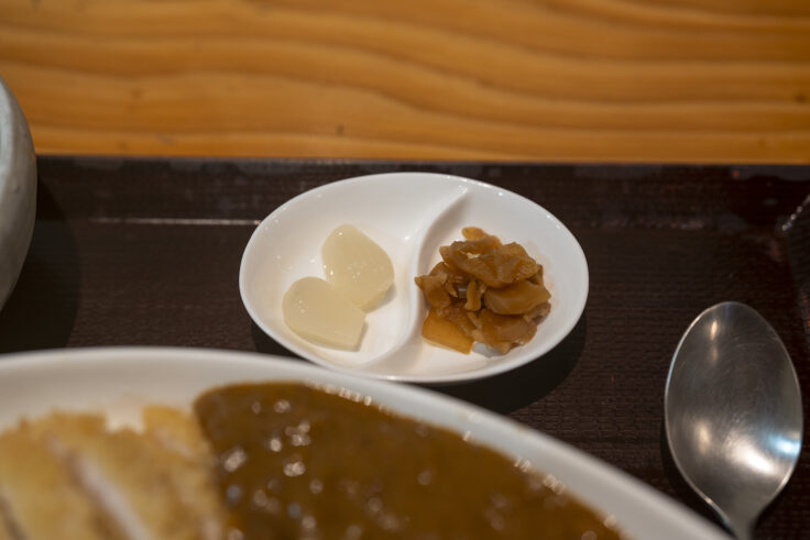 とんかつ＆ステーキまつ家のらっきょうと福神漬け