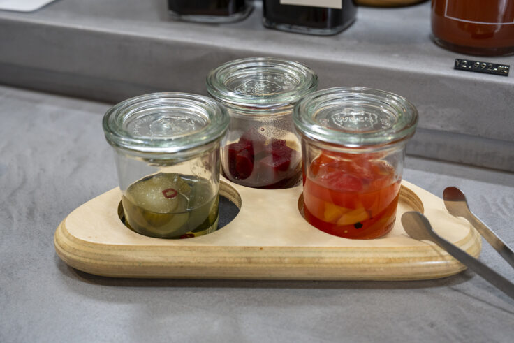 カレーと日用品ヒビノ商店のピクルス