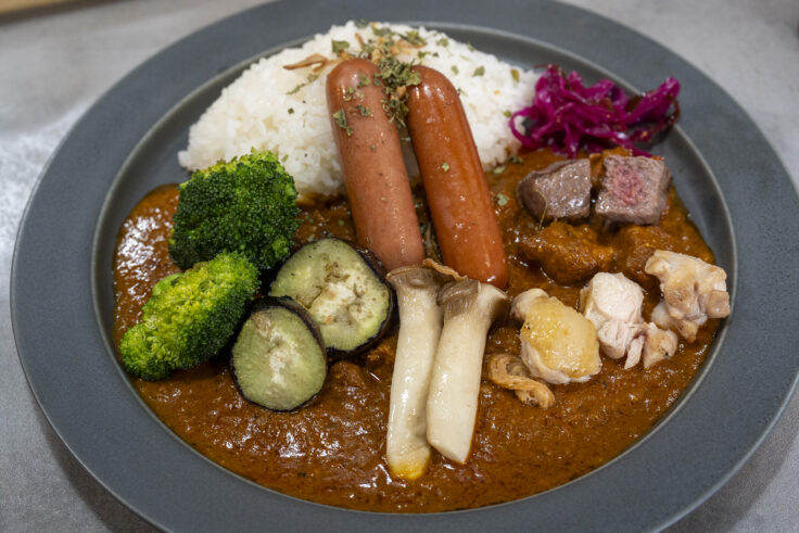 カレーと日用品ヒビノ商店のバーベキューグリルカレー