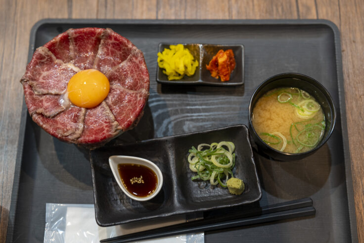 肉たらしぃのローストビーフ丼