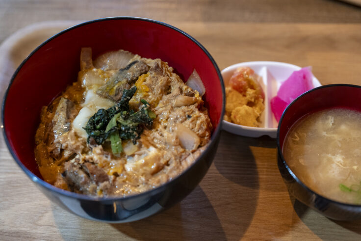 茶谷食堂のサバ玉丼