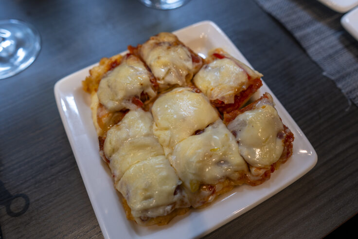 画像 オルサ・マッジョーレの自家製フォカッチャおつまみピザ