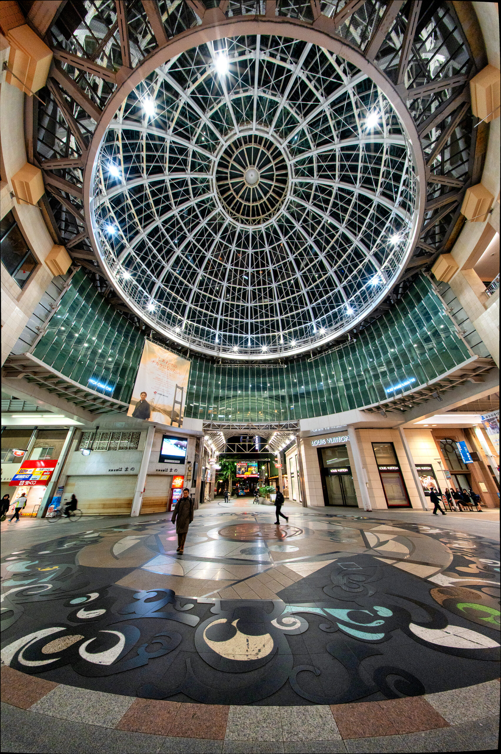 「夜色高松」を新ブログに切り分けようかと。