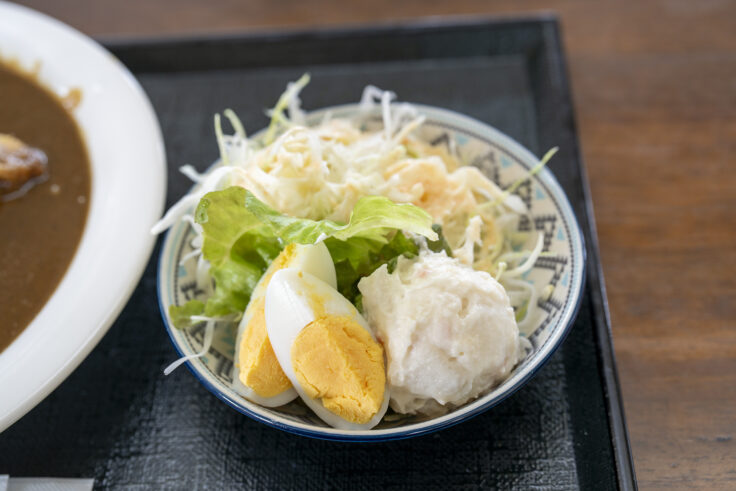 画像 喫茶ベアのカツカレーのサラダ