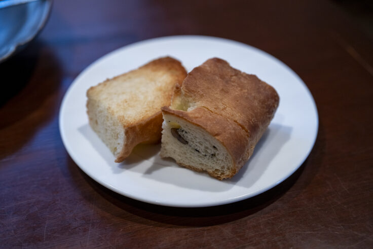 画像 トレジャー・ワン・アッカのランチにつくパン