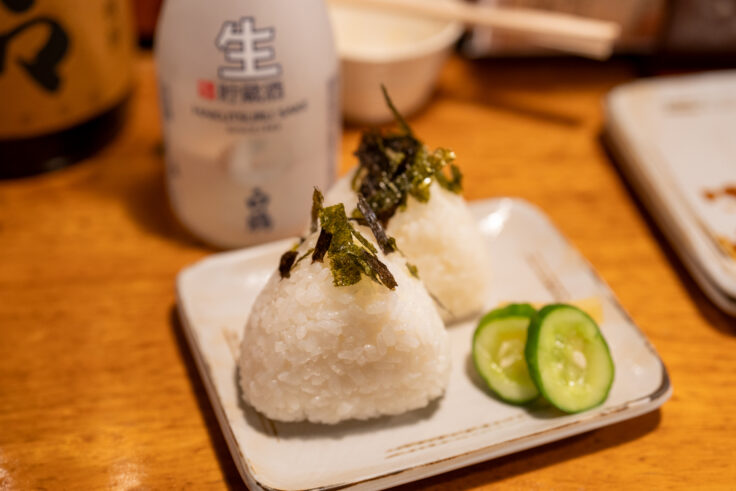画像 塩むすびと冷酒