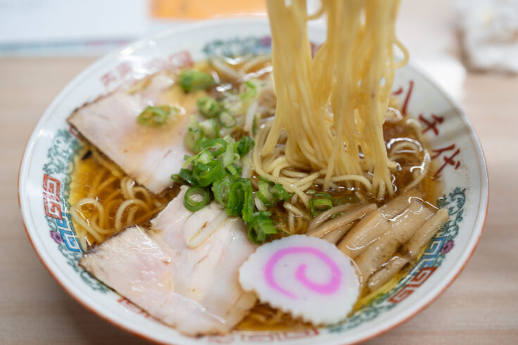 画像 味の老舗 八千代の中華そばリフトアップ