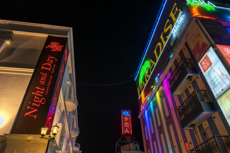 高松市城東町の夜景【ZEISS Batis 2/25】 旅カメラ