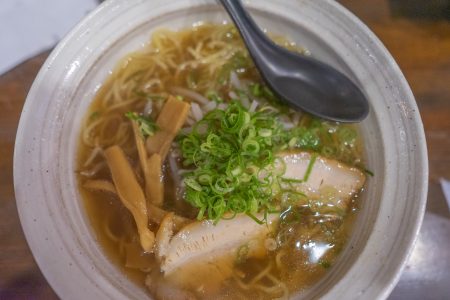 「ら～めん 晴れるや」の鶏ガラしょうゆラーメン