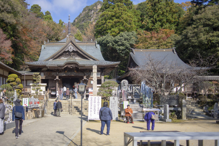 大窪寺境内