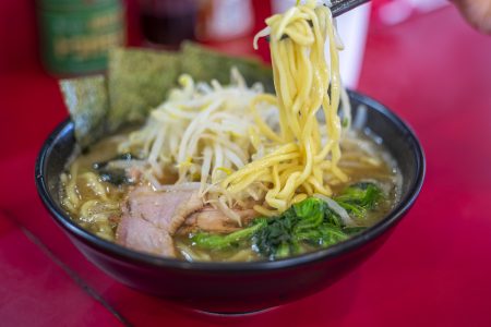 横浜家系ラーメン高松家のラーメン太麺