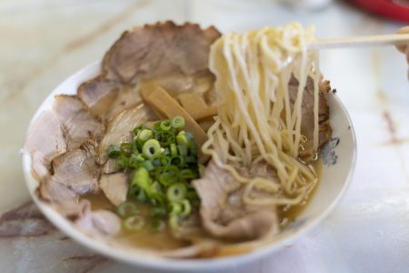 観音寺市中華そば浦島のチャーシュー麺リフトアップ