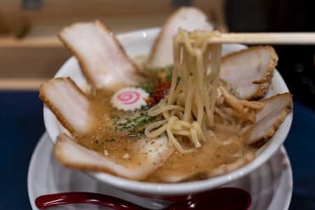 からみそラーメンふくろうのチャーシューメンリフトアップ