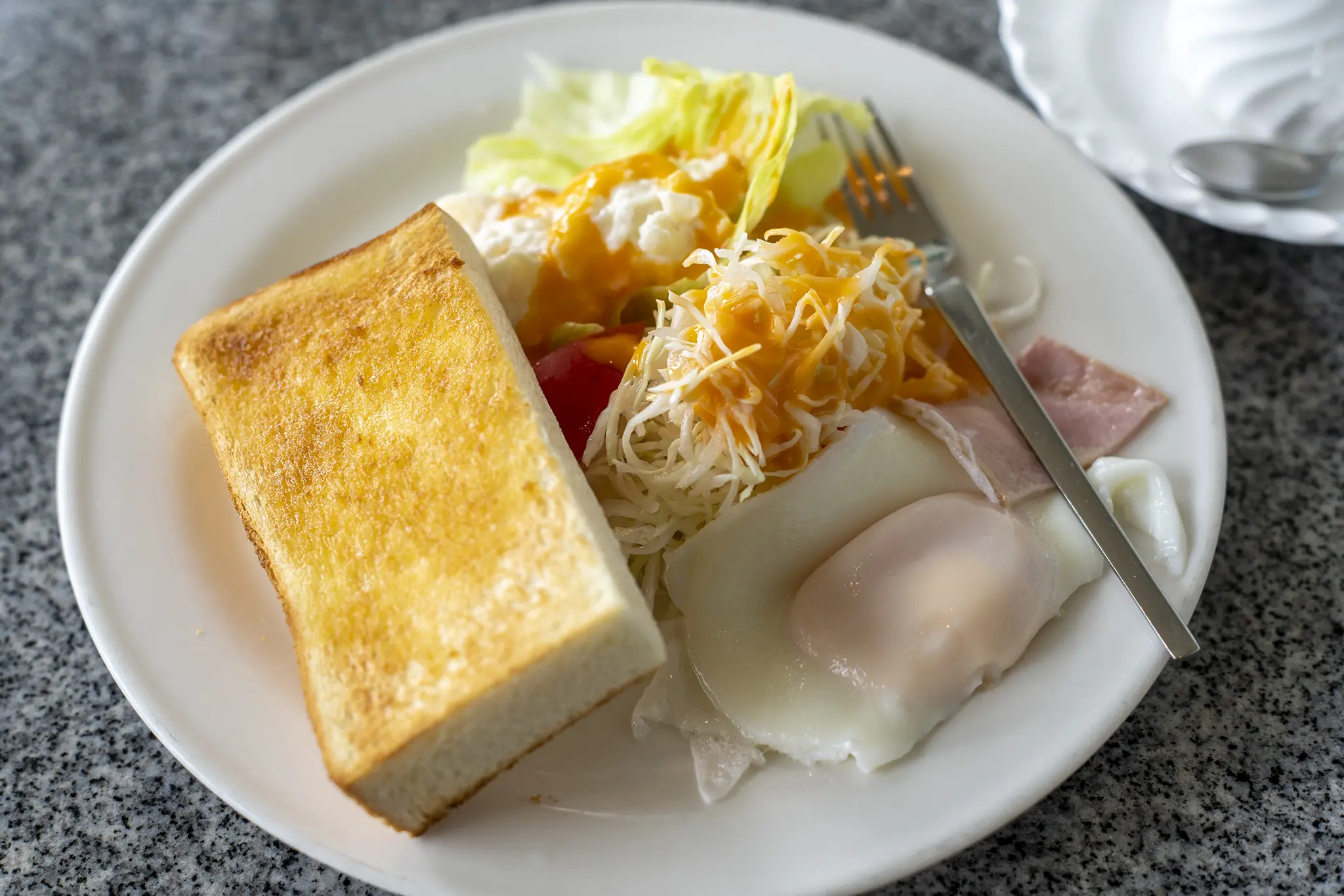 高松市庵治町 ホワイトマリン のモーニング350円 旅カメラ