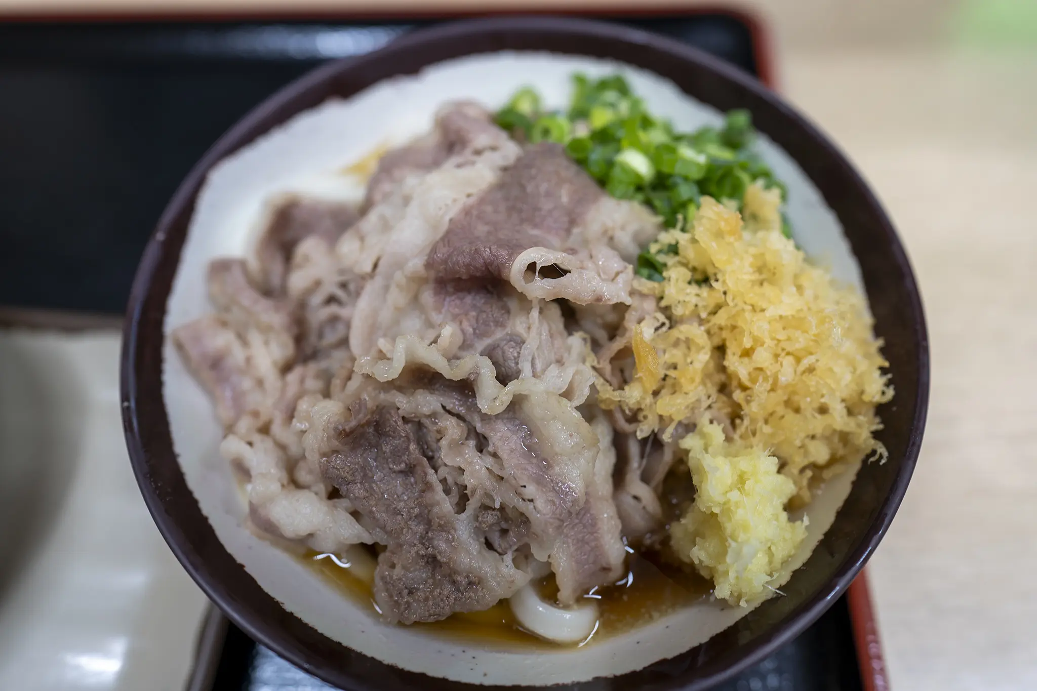 高松市太田上町の手打うどん「上田」の肉ぶっかけ | 旅カメラ