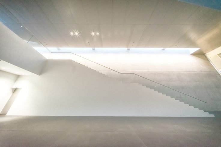 猪熊弦一郎現代美術館の階段