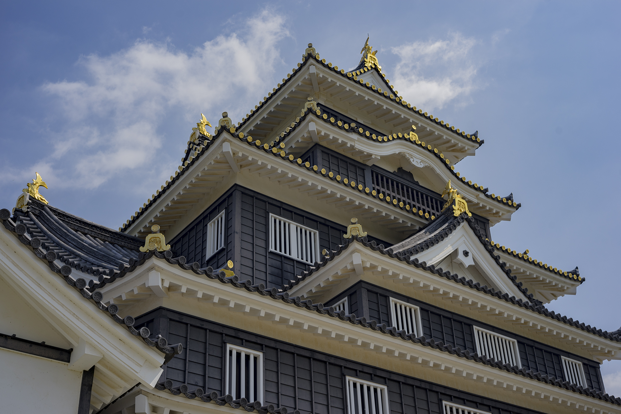 日本100名城「岡山城」は『川面に映える漆黒の城』 | 旅カメラ