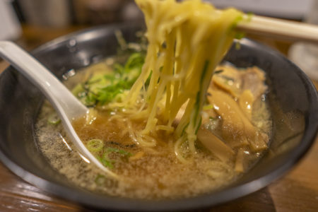 おりじんの醤油ラーメンリフトアップ