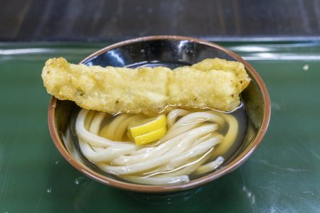 うみまち商店街うどんめんめ家冷かけ