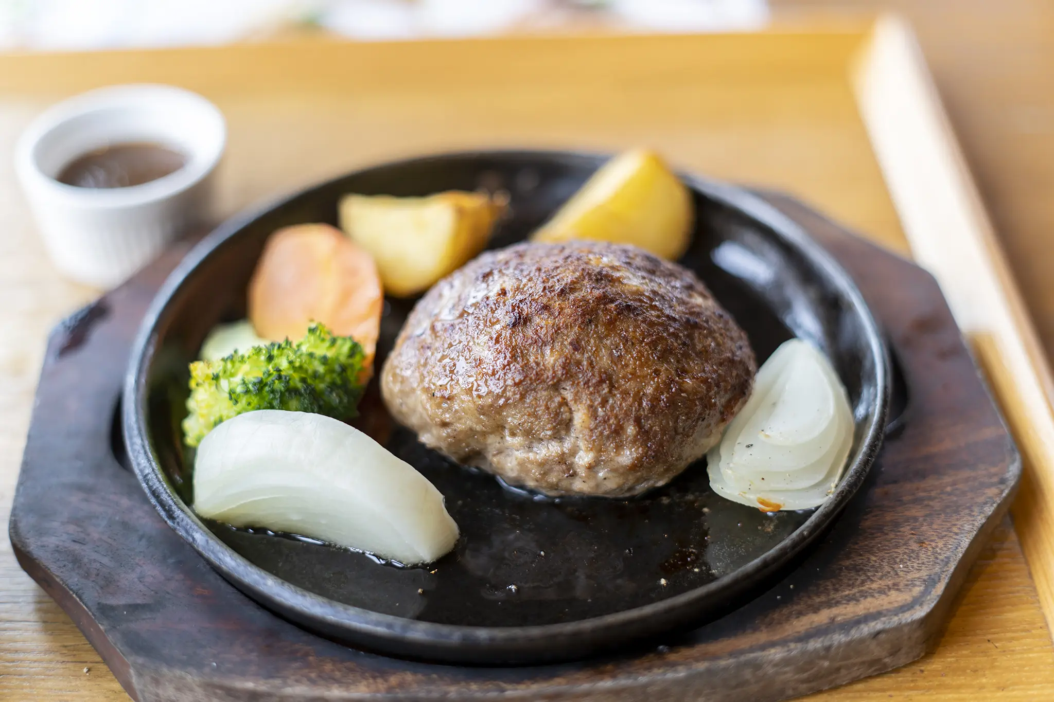 高松市仏生山町「窯焼きバーグ五十八（イソヤ）」のハンバーグ | 旅カメラ