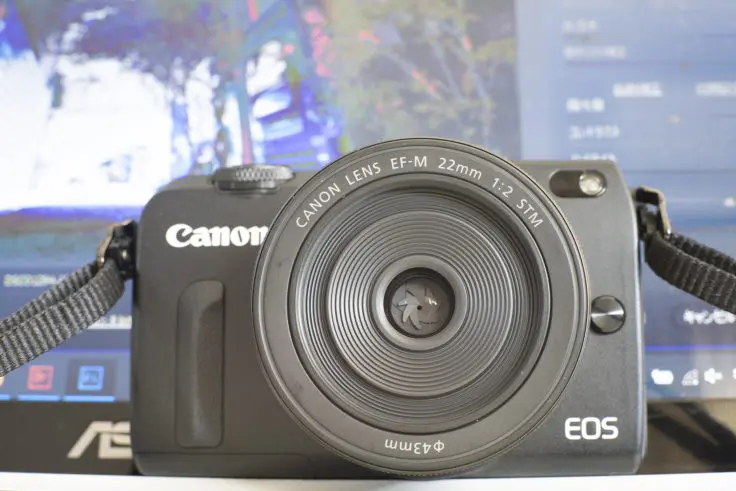 Canon EOS M2 レンズ付き　※液晶割れ Canon EOS M2 レンズ付き ※液晶割れ Canon EOS M2 レンズ付き ※液晶割れ