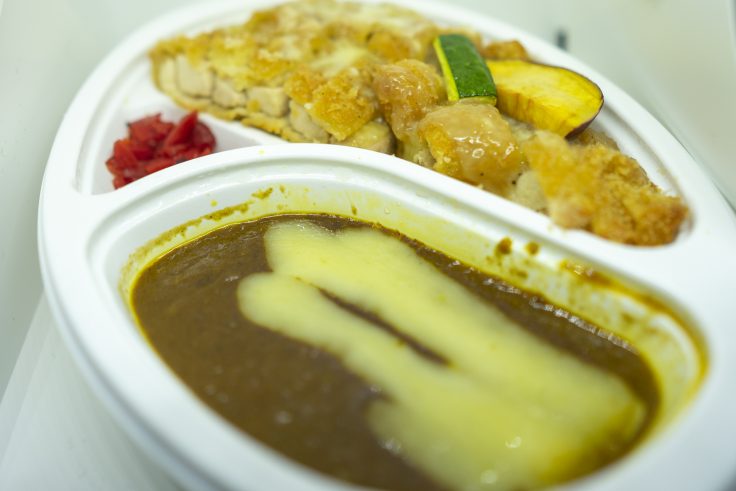 マサラ亭のチキンカツチーズカレー