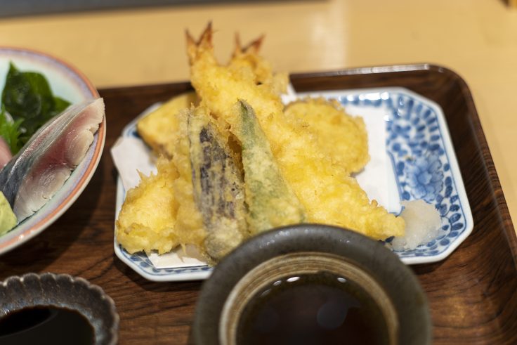 活魚料理あきやまの和定食の天ぷら