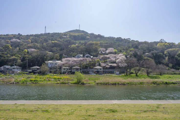 香東川から見た峰山方面