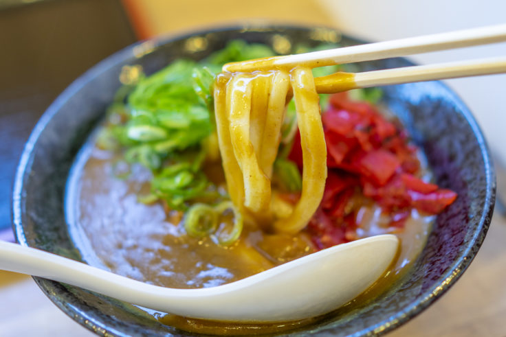 こだわり麺や高松郷東店のカレーうどんリフトアップ