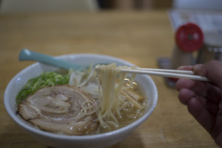 てっちゃんの中華そば「ラぅ飩チャーシュー麺」リフトアップ