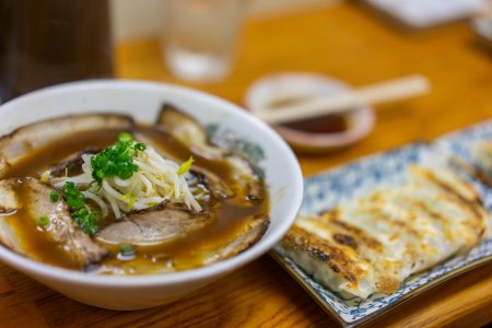 らー麺さかたのチャーシュー麺と餃子