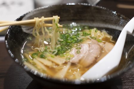 居酒屋とらやの醤油ラーメンリフトアップ