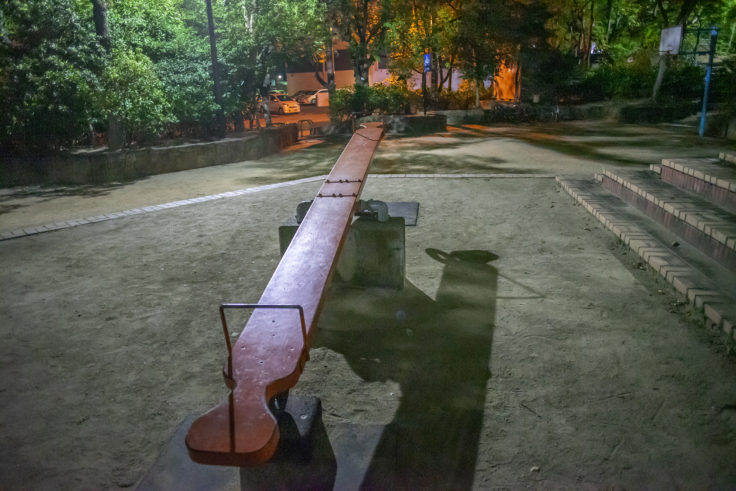 高松中央公園のイサム・ノグチの作品「シーソー」2