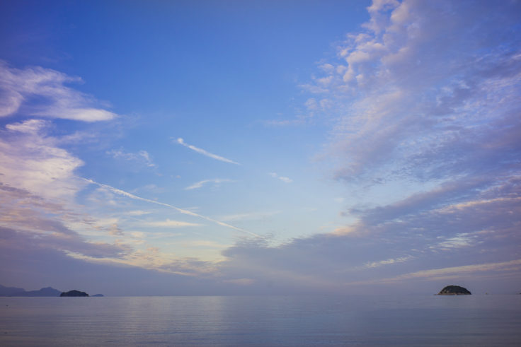 津田の青い空と海