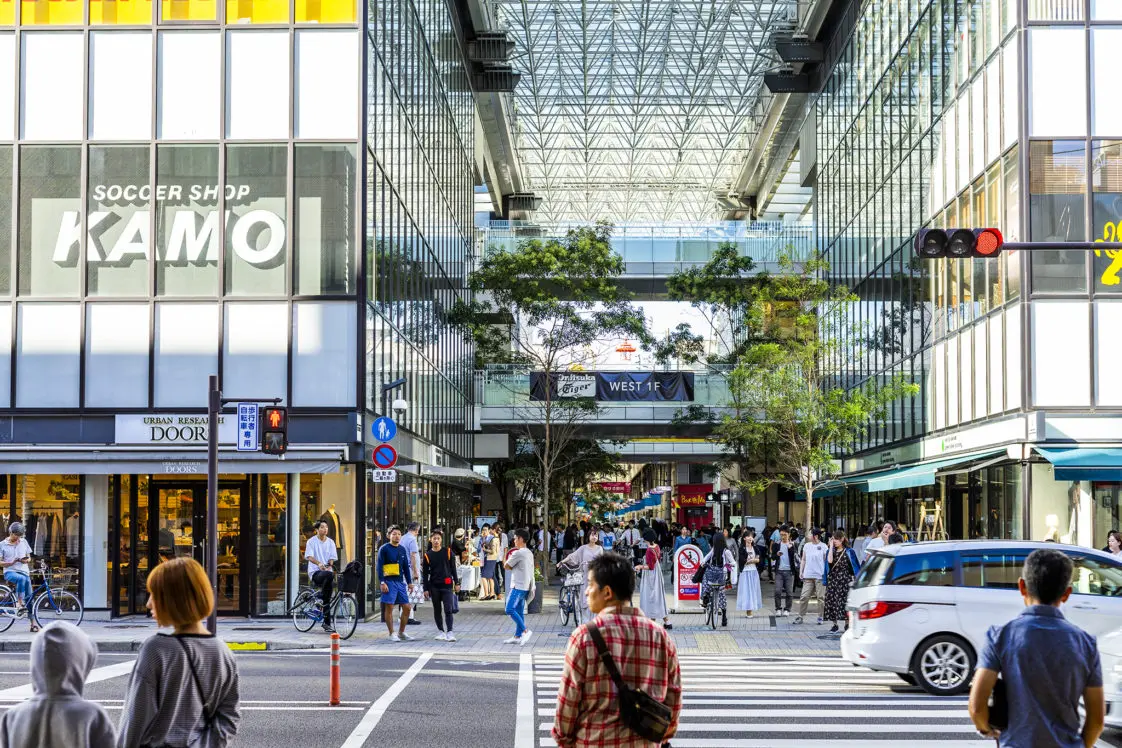 単焦点50mmレンズで撮る商店街写真【α7Ⅱ+ZEISS Loxia 2/50】 | 旅カメラ