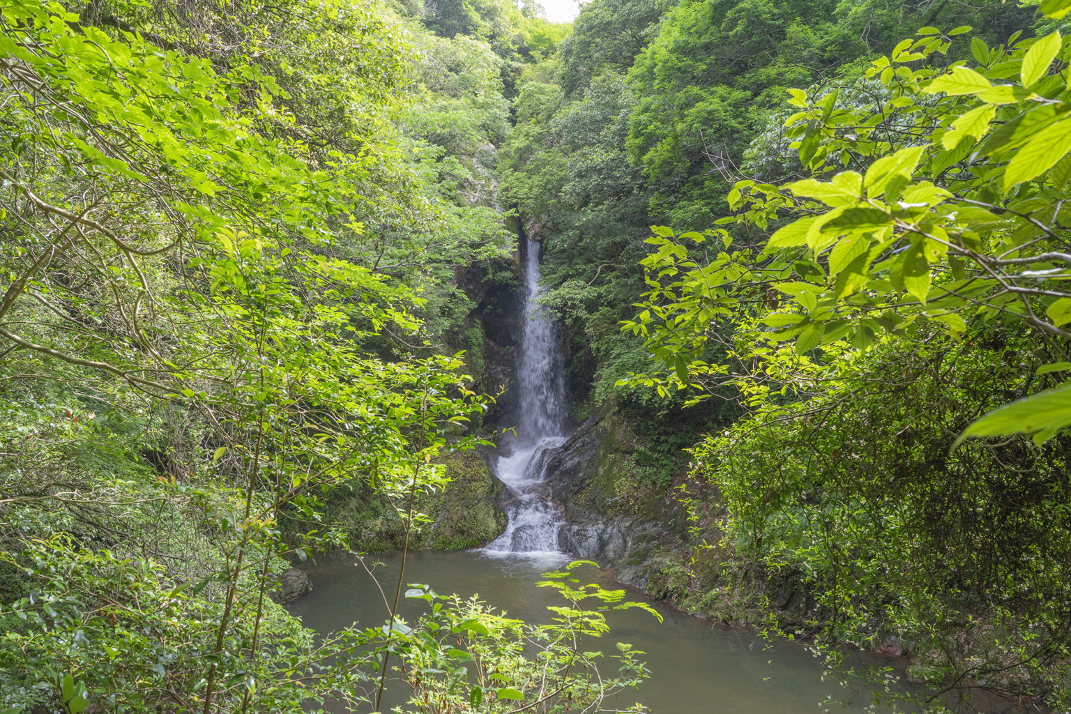 虹の滝の雌滝と雄滝 | 旅カメラ