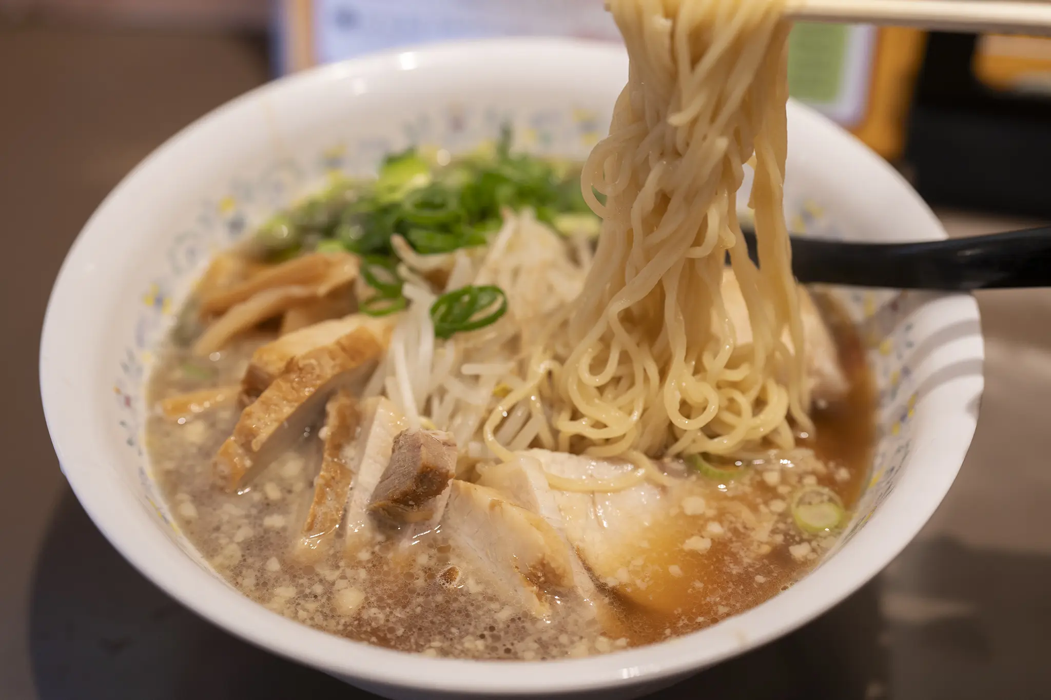 綾歌郡綾川町「家食屋ほんてん」のラーメン | 旅カメラ