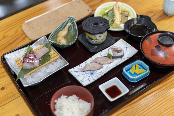 丸亀市活魚料理一徳の日替わりサービス定食
