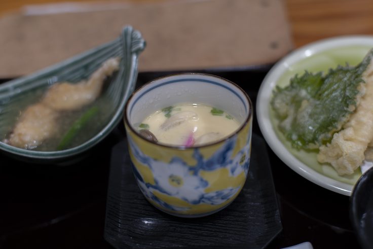 丸亀市活魚料理一徳の日替わりサービス定食の茶碗蒸し