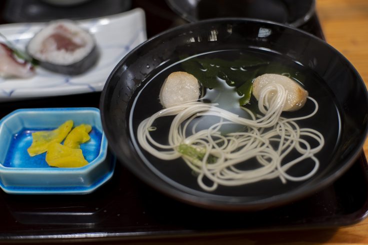 丸亀市活魚料理一徳の日替わりサービス定食の吸い物
