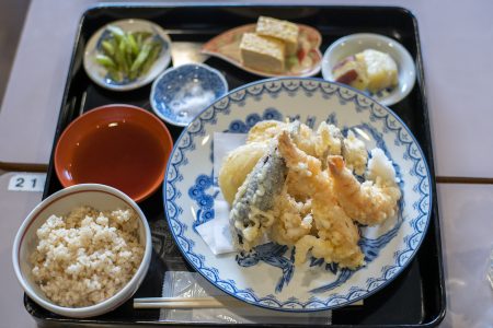 田中屋食堂の天ぷら盛定食